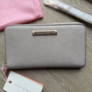 Poppy & Peonies Essential Wallet Fog Grey Pebbled Vegan Leather Zip NWT
